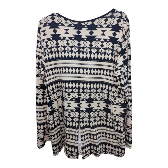 SIGNATURE Weekend Southwest tunic - Picture 2 of 3